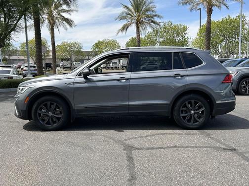 Platinum Gray Metallic 2024 Volkswagen Tiguan 2.0T SE
