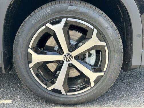 Deep Black Pearl 2026 Volkswagen Tiguan 2.0T SE 4MOTION