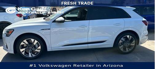 Glacier White Metallic 2021 Audi e-tron Premium