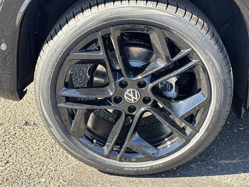 Platinum Gray Metallic 2026 Volkswagen Tiguan 2.0T SE R-Line Black