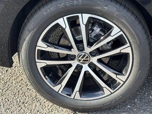 Deep Black Pearl 2026 Volkswagen Jetta 1.4T S