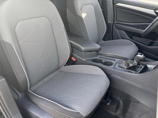 Deep Black Pearl 2026 Volkswagen Jetta 1.4T S