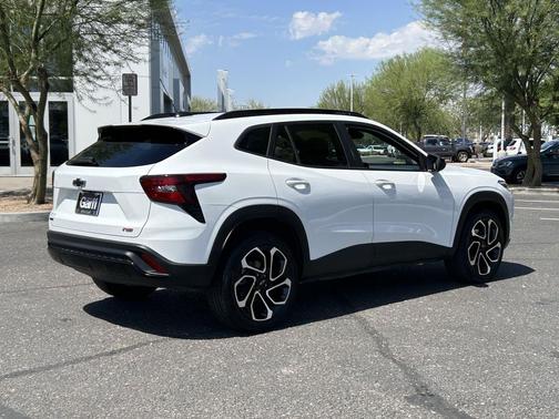 Summit White 2024 Chevrolet Trax FWD 2RS