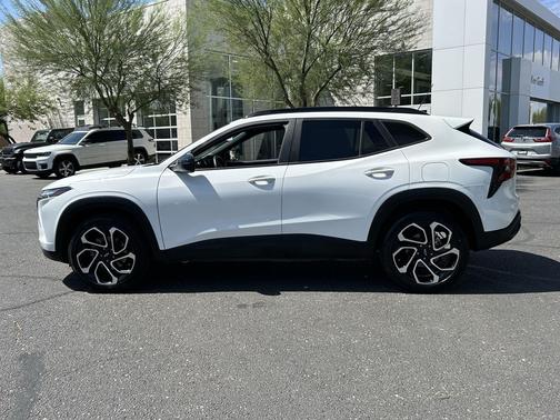 Summit White 2024 Chevrolet Trax FWD 2RS
