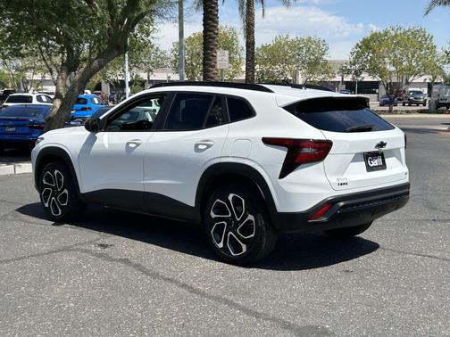 Summit White 2024 Chevrolet Trax FWD 2RS
