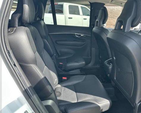 Crystal White Metallic 2020 Volvo XC90 T6 Momentum