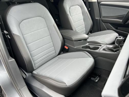 Platinum Gray Metallic 2026 Volkswagen Jetta 1.4T SE
