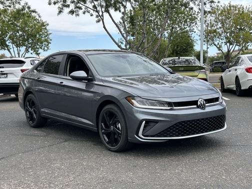 Platinum Gray Metallic 2026 Volkswagen Jetta 1.4T SE
