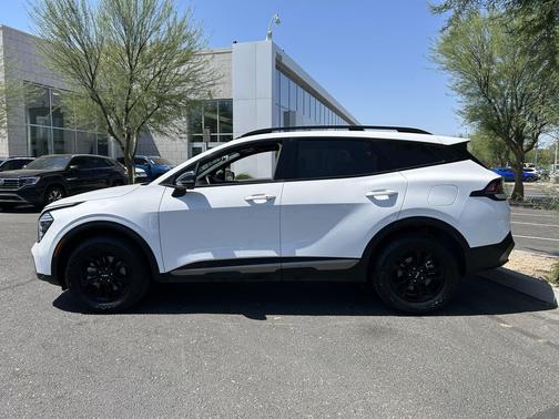 Glacial White Pearl 2023 Kia Sportage S