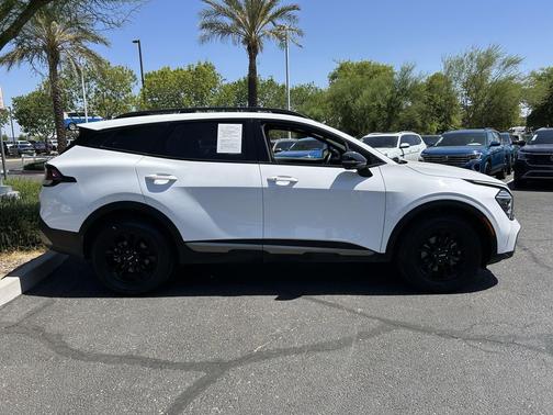 Glacial White Pearl 2023 Kia Sportage S