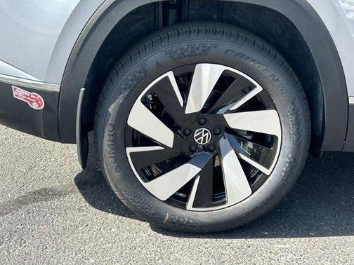 2025 Volkswagen Atlas Cross Sport 2.0T SEL