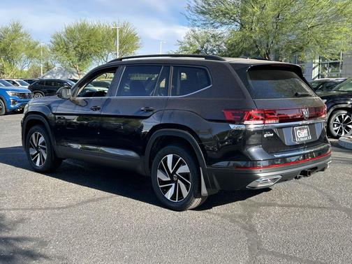 Deep Black Pearl 2026 Volkswagen Atlas 2.0T SE w/Technology 4MOTION