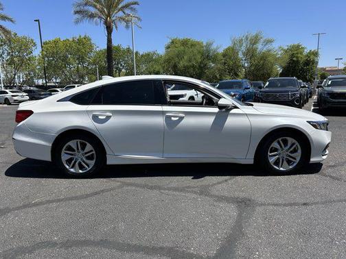 Platinum White Pearl 2019 Honda Accord LX
