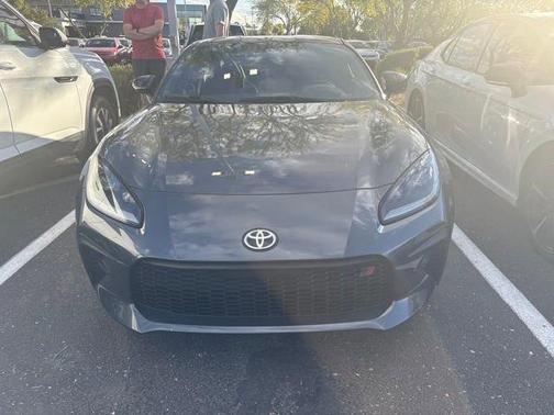 Pavement 2025 Toyota GR86 Premium