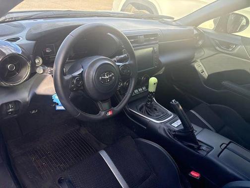 Pavement 2025 Toyota GR86 Premium