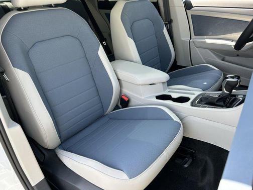 Opal White Pearl 2026 Volkswagen Jetta 1.4T SE