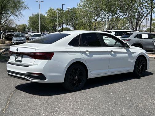 Opal White Pearl 2026 Volkswagen Jetta 1.4T SE