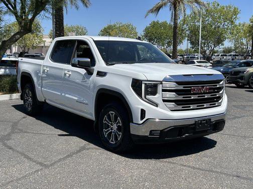 Summit White 2023 GMC Sierra 1500 SLE