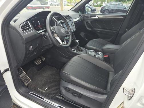 White 2023 Volkswagen Tiguan 2.0T SE R-Line Black