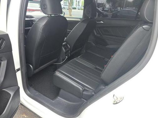 White 2023 Volkswagen Tiguan 2.0T SE R-Line Black
