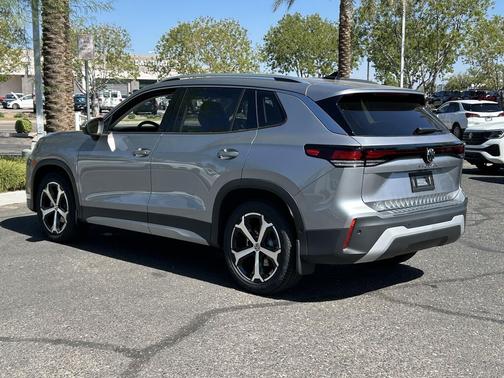 Pyrite Silver Metallic 2026 Volkswagen Tiguan 2.0T SE