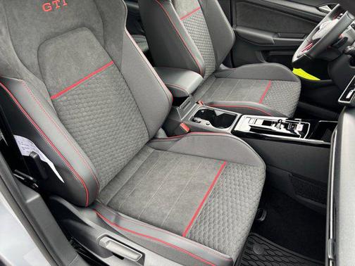 2026 Volkswagen Golf GTI 2.0T SE DSG