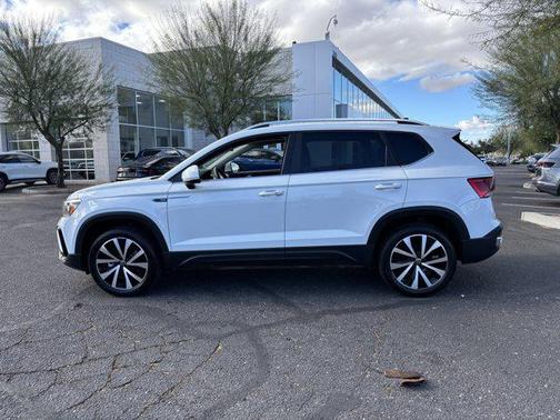 2024 Volkswagen Taos 1.5T SE