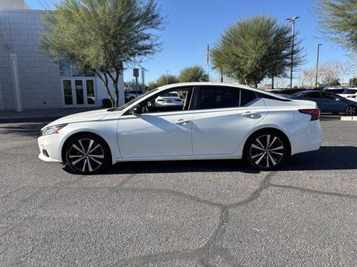 2020 Nissan Altima SR FWD