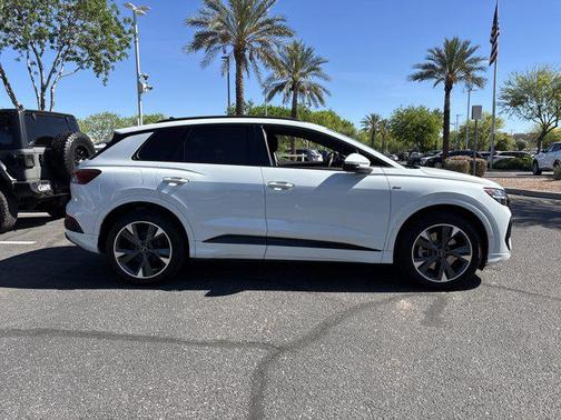 Glacier White Metallic 2023 Audi Q4 e-tron Prestige 50 quattro