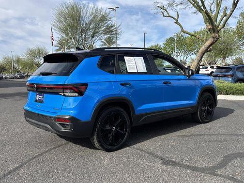 2025 Volkswagen Taos 1.5T SE Black