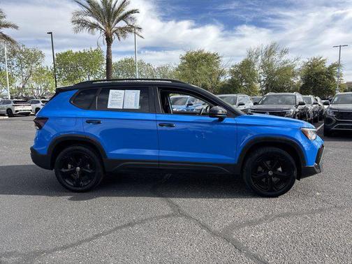 2025 Volkswagen Taos 1.5T SE Black