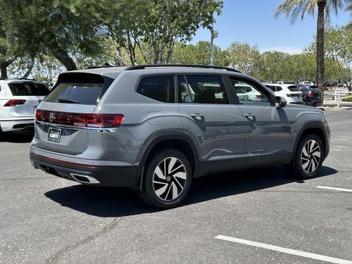 Pure Gray 2026 Volkswagen Atlas 2.0T SE w/Technology