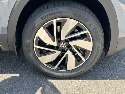 Pure Gray 2026 Volkswagen Atlas 2.0T SE w/Technology
