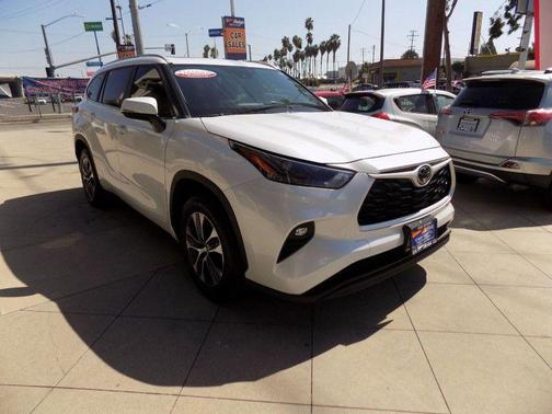 2024 Toyota Highlander XLE