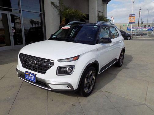 Lunar White w/Black Roof 2025 Hyundai VENUE Limited
