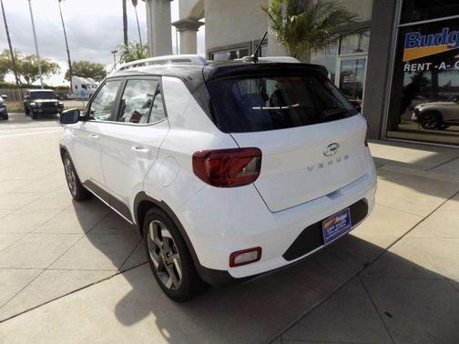 Lunar White w/Black Roof 2025 Hyundai VENUE Limited
