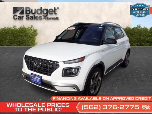 Lunar White w/Black Roof 2025 Hyundai VENUE Limited