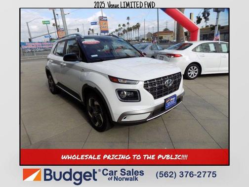 Lunar White w/Black Roof 2025 Hyundai VENUE Limited