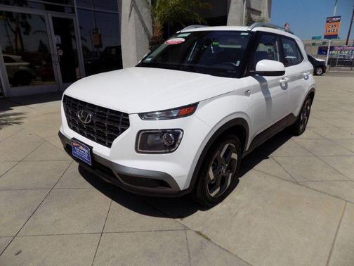 Lunar White 2025 Hyundai VENUE SEL