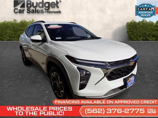 Summit White 2025 Chevrolet Trax LT