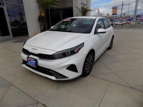 Snow White Pearl 2024 Kia Forte LXS