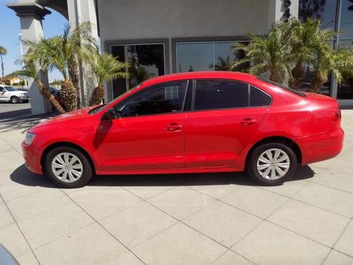Photo 3 of 27 of 2012 Volkswagen Jetta S