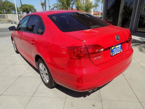 Photo 4 of 27 of 2012 Volkswagen Jetta S