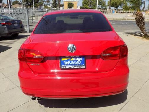 Photo 5 of 27 of 2012 Volkswagen Jetta S