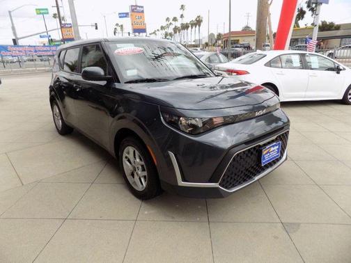 Gray 2024 Kia Soul LX