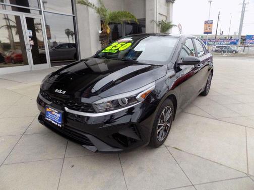 Aurora Black 2024 Kia Forte LXS