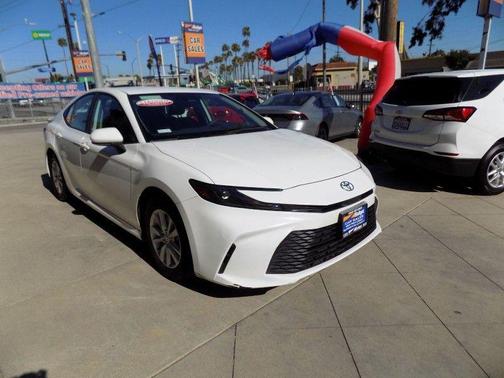 Ice Cap 2025 Toyota Camry LE