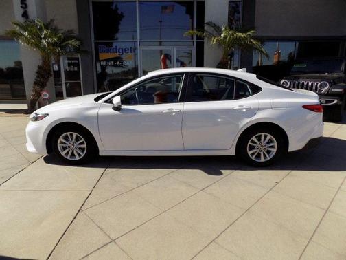 Ice Cap 2025 Toyota Camry LE