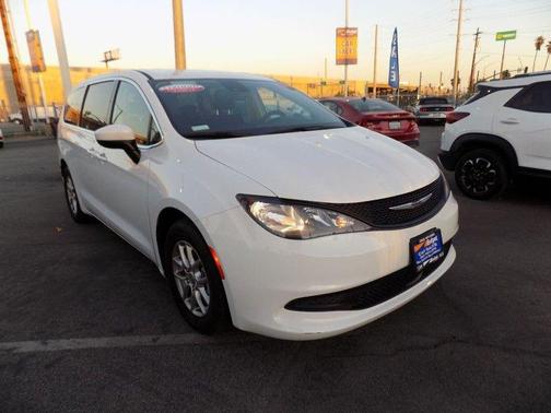 2023 Chrysler Voyager LX