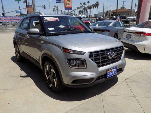 Shimmering Silver 2025 Hyundai VENUE SEL